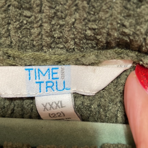 Green Plus Size Sweater - Picture 6 of 7